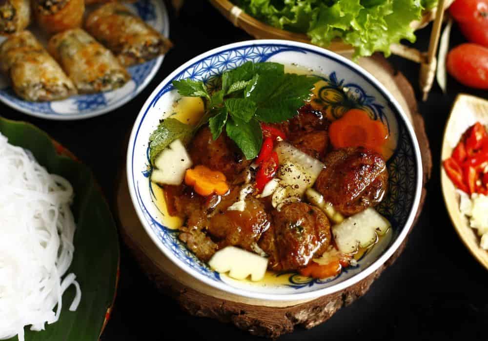 Quán Ngon – Hương Bún Chả Hà Nội Giữa Phố Tây Đề Thám