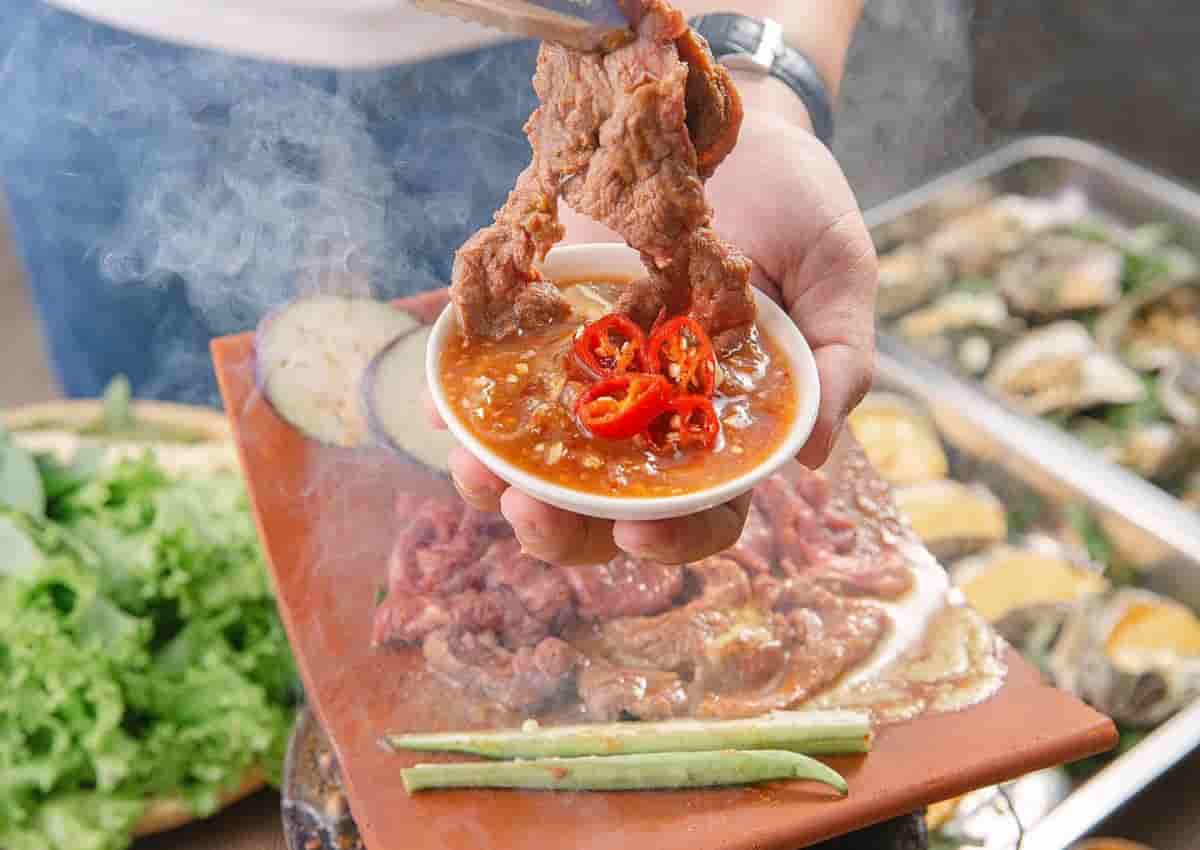Nướng Ngói Sài Gòn – Trở Về Vị Nướng Quê Trên Trải Gạch Gọn Gàng Giữa Sài Gòn
