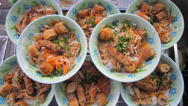 Bún Thịt Nướng Hoàng Văn – Tô bún dân dã níu chân thực khách tại Tân Bình