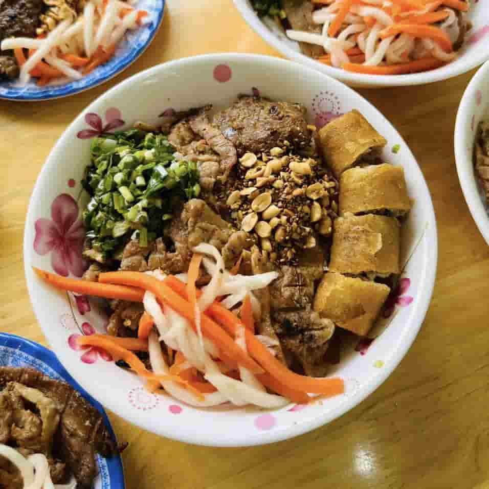 Bún Thịt Nướng Hoàng Văn – Tô bún dân dã níu chân thực khách tại Tân Bình