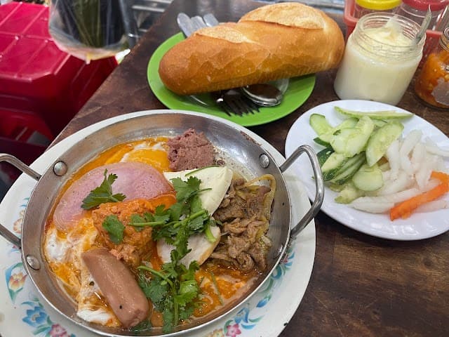 Bánh Mì Chảo Dì Nữ – Bữa sáng chuẩn vị Sài Gòn giữa lòng Quận 1