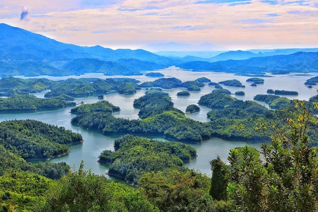 Vịnh Tà Đùng – “Hạ Long trên núi” giữa đại ngàn Đắk Nông
