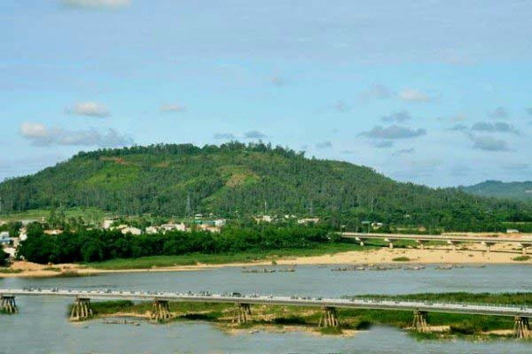 Núi Thiên Ấn – Biểu tượng linh thiêng giữa lòng Quảng Ngãi