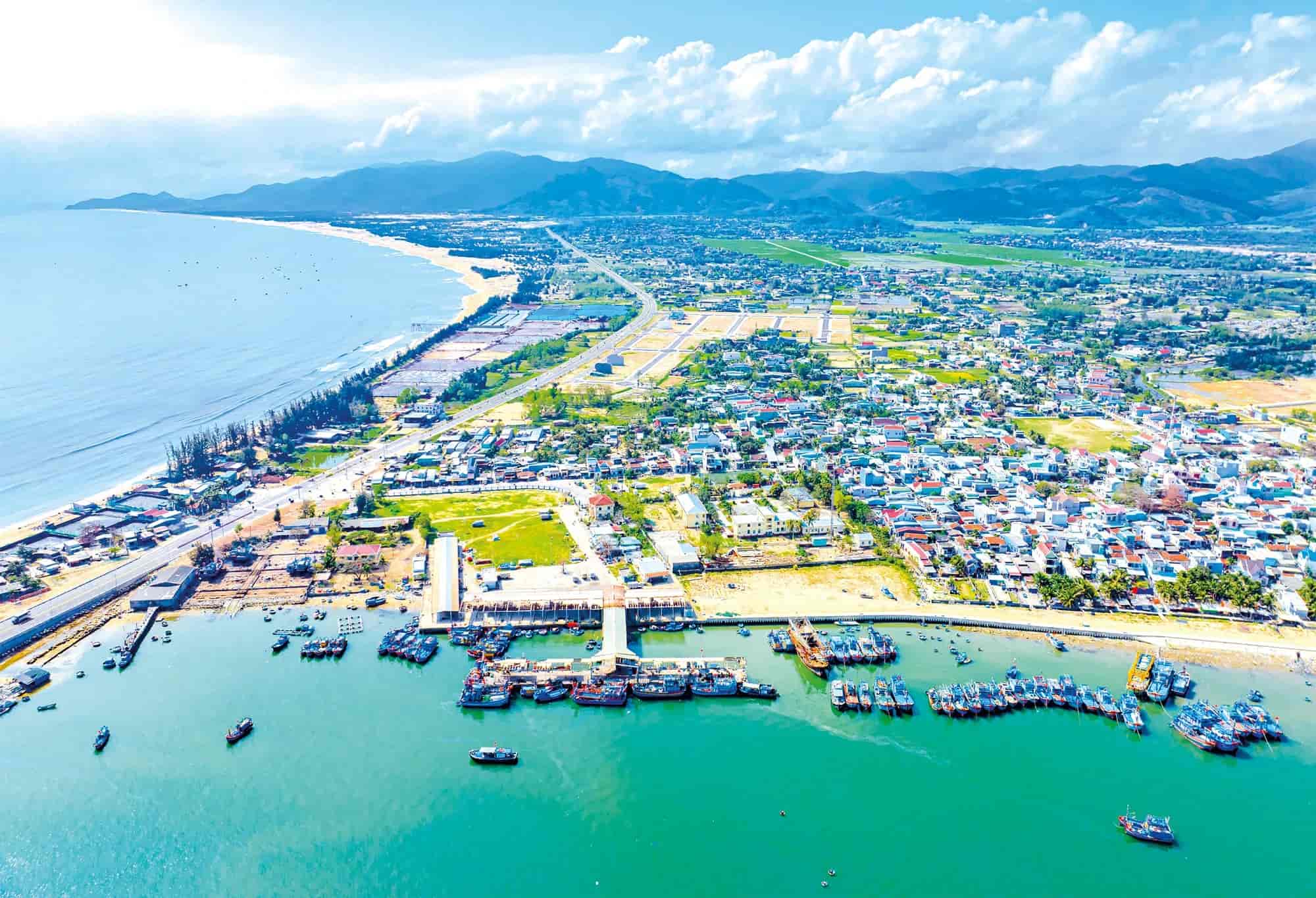 Bãi Biển Đề Gi – Vẻ Đẹp Hoang Sơ Và Quyến Rũ Của Bình Định