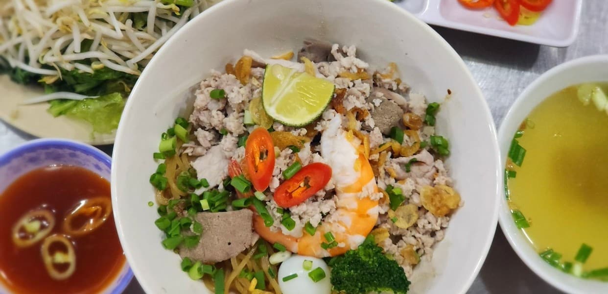 Hủ Tiếu Nam Vang Thành Đạt – Hương Vị Đậm Đà Giữa Lòng Quận 1