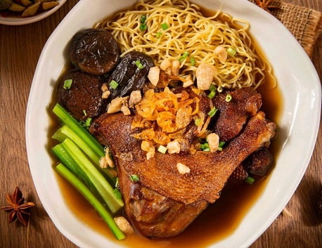 Lương Ký Mì Gia – Hơn 70 Năm Mì Vịt Tiềm Trứ Danh Giữa Lòng Sài Gòn