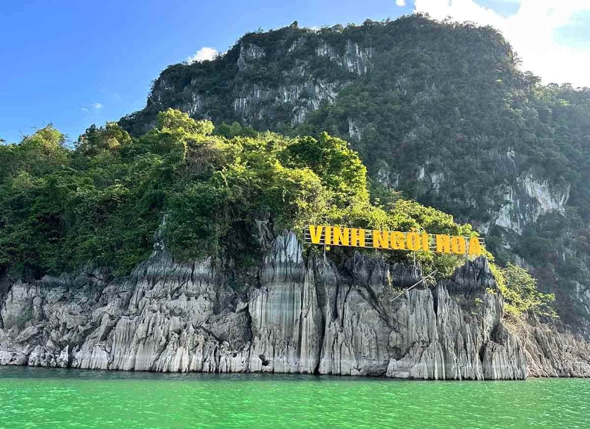 Vịnh Ngòi Hoa – Viên ngọc xanh quyến rũ giữa lòng hồ Hòa Bình