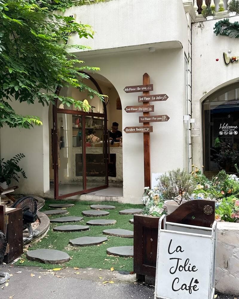 La Jolie Café – Không gian Paris thu nhỏ giữa lòng Hà Nội