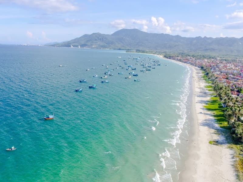 Bãi Biển Dốc Lết – Viên Ngọc Biển Xanh Hấp Dẫn Ở Khánh Hòa