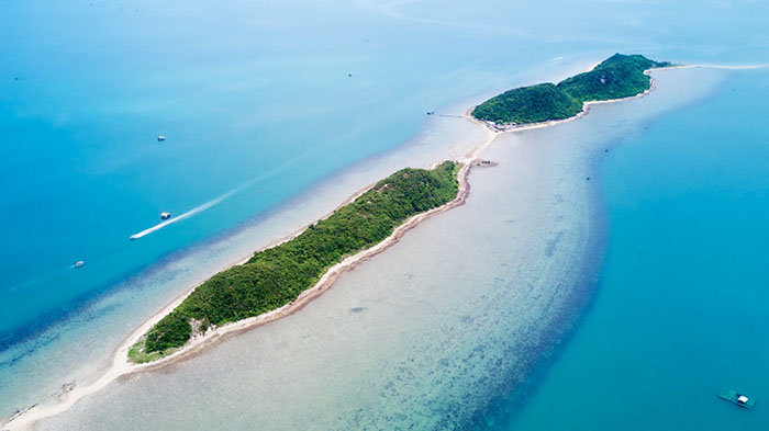 Đảo Điệp Sơn - Khám phá con đường đi bộ giữa biển