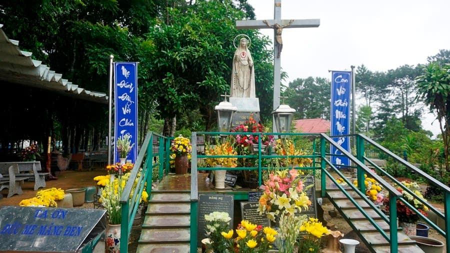 Tượng Đức Mẹ Măng Đen – Hành Hương Giữa Rừng Núi Tây Nguyên