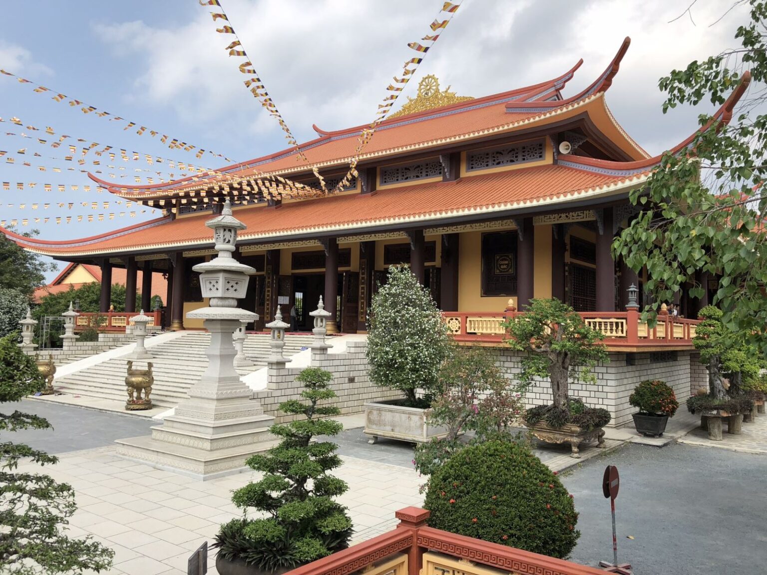 Thiền viện Trúc Lâm - Ngôi chùa đẹp tựa tiên cảnh