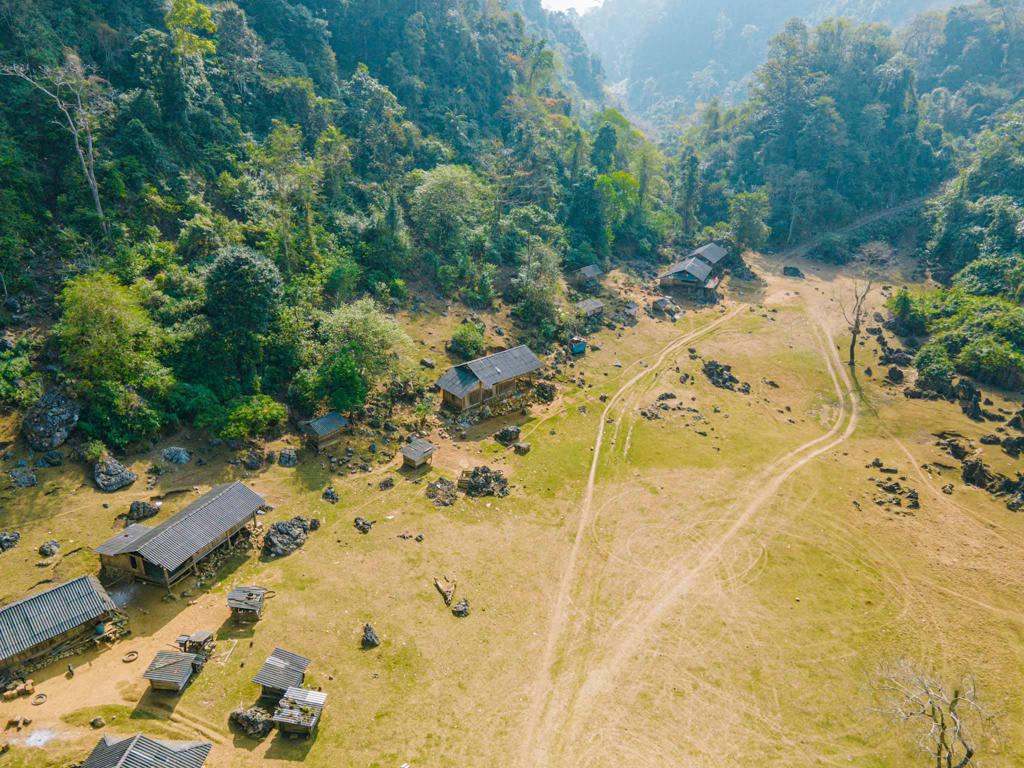 Ngôi làng Hang Táu Mộc Châu - Làng Nguyên Thủy bình yên, giản dị