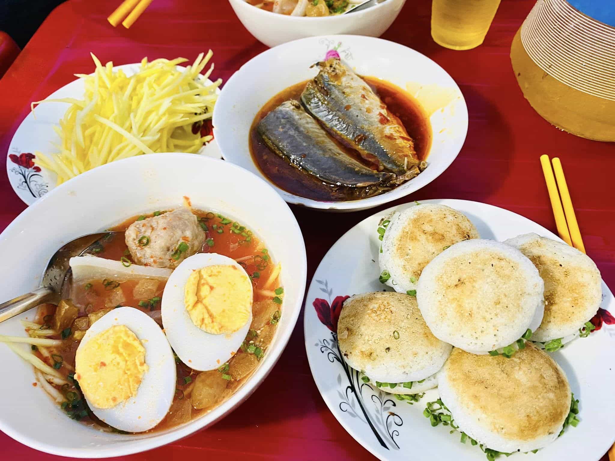 Bánh căn Lân Nguyệt – Một buổi sáng đậm vị quê giữa lòng Phan Thiết