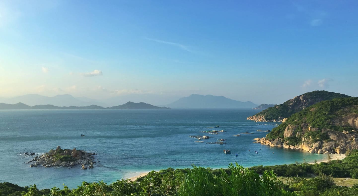 Bãi biển Nhà Cũ Cam Ranh – Viên ngọc ẩn mình giữa biển trời Nam Trung Bộ