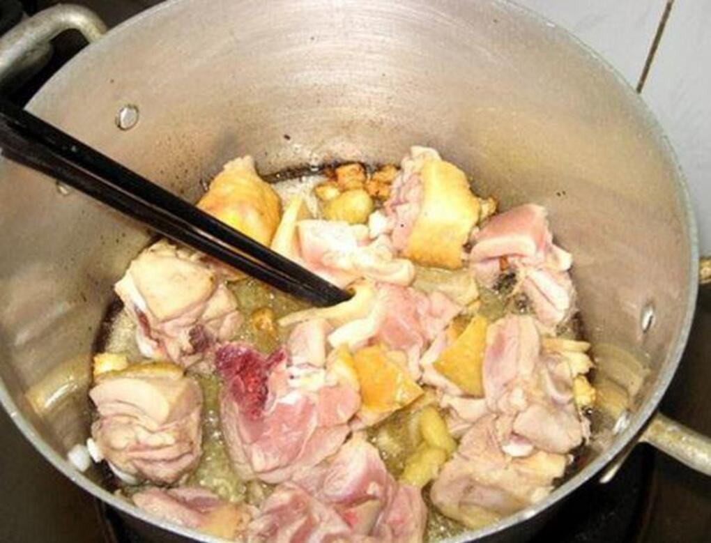 Canh chua lá dít nấu thịt gà - Thưởng thức nồi canh đậm đà hương vị