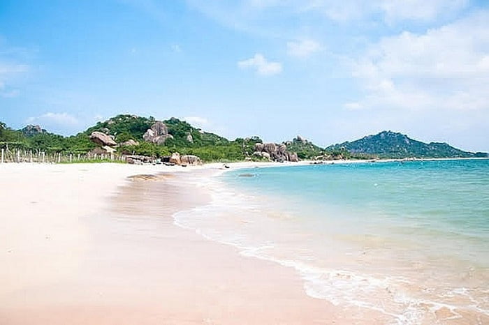 Bãi tắm Vàn Chảy – Viên ngọc hoang sơ giữa biển khơi Cô Tô