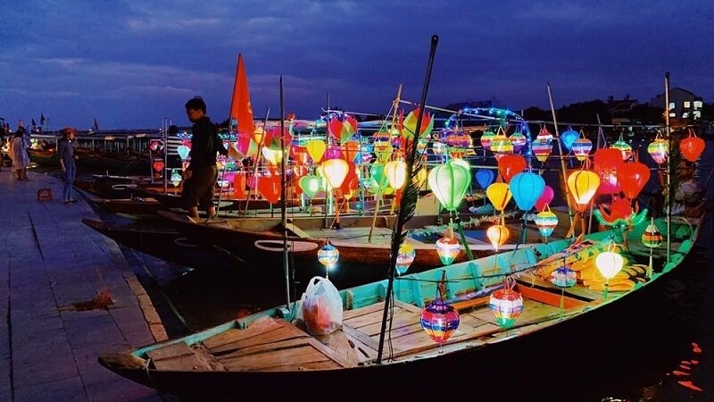Lễ hội thả đèn hoa đăng Hội An- Nét đẹp truyền thống nơi phố cổ