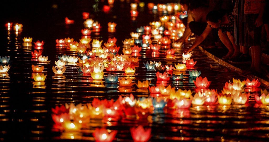 Lễ hội thả đèn hoa đăng Hội An- Nét đẹp truyền thống nơi phố cổ