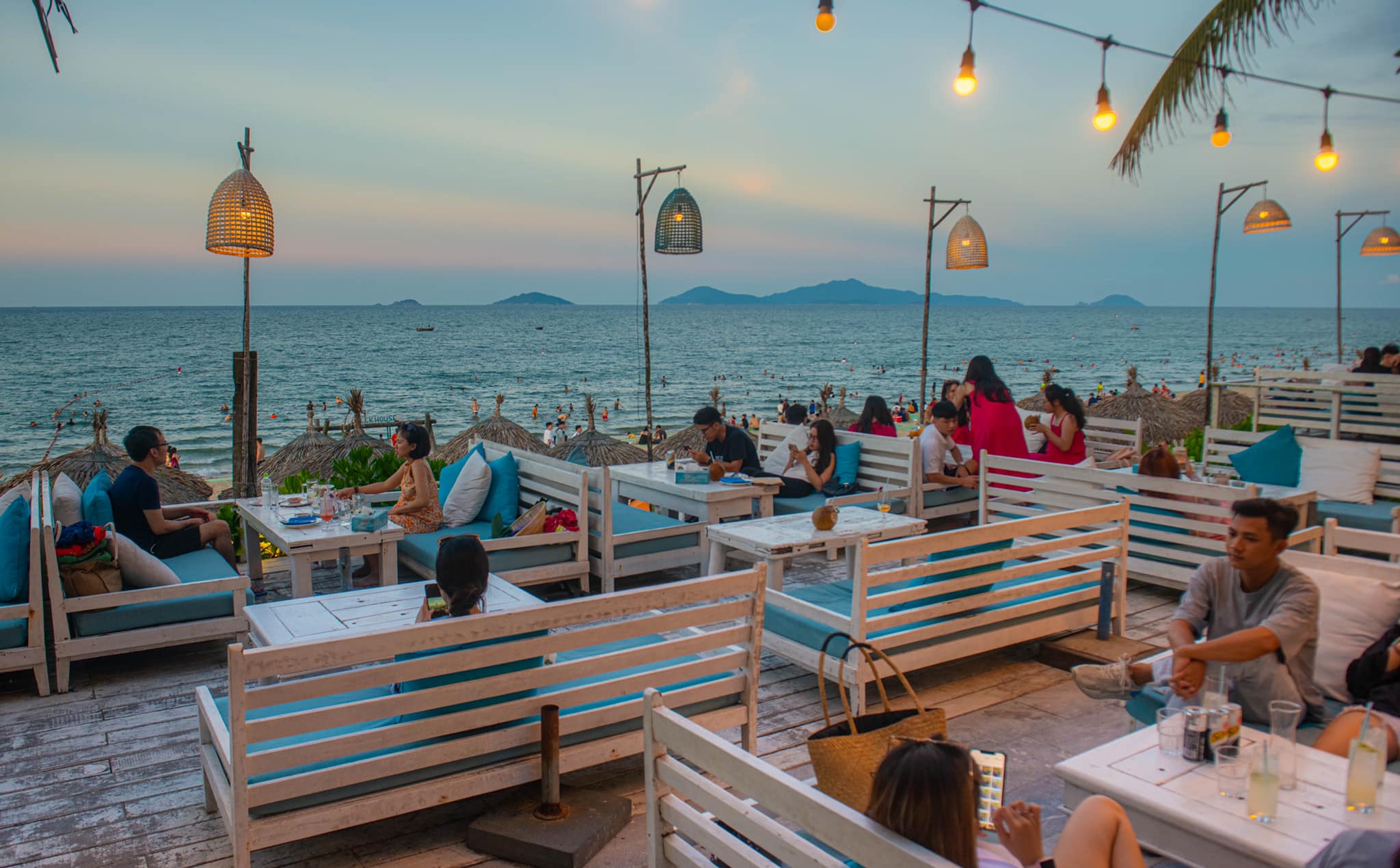The Deck House – Quán cà phê siêu xinh bên bờ biển