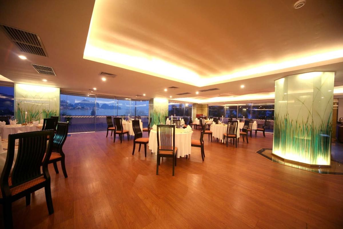 bay view restaurant nha hang dang cap tai vinh ha long 05 1642350729