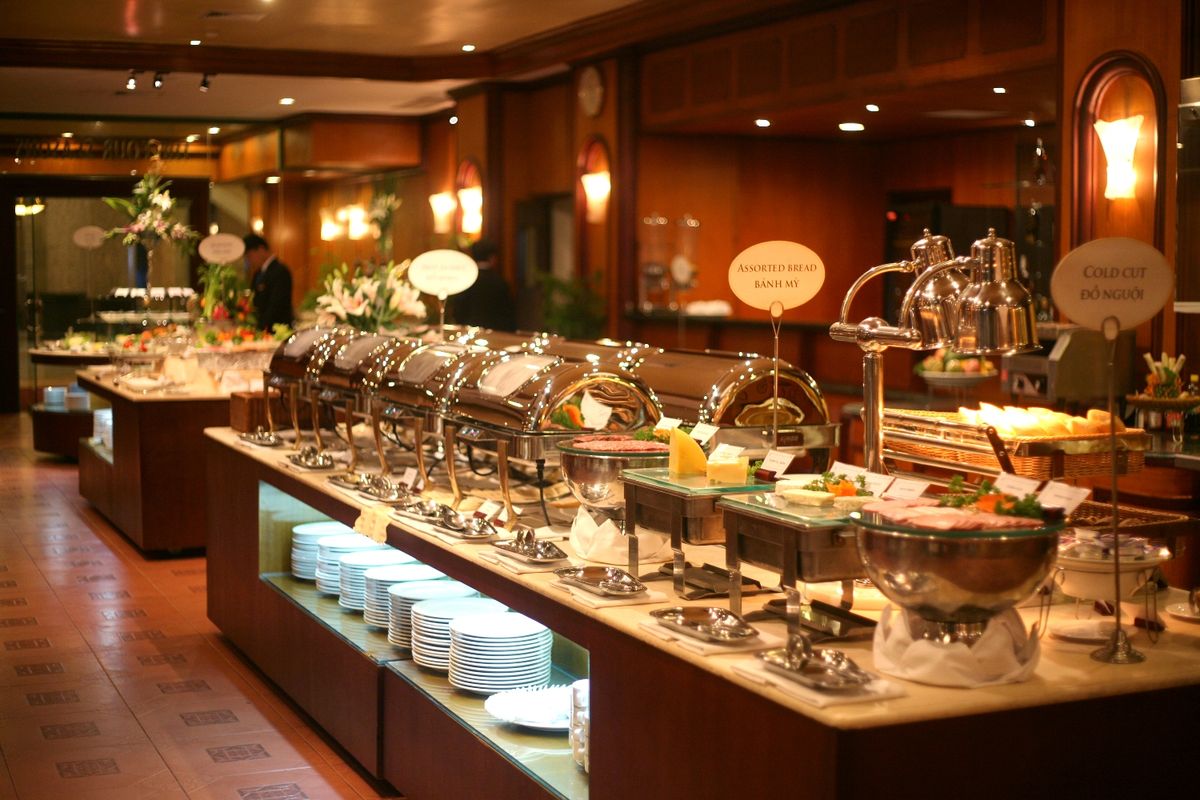 Four Seasons - No nê với bữa tiệc buffet kết hợp món Á - Âu