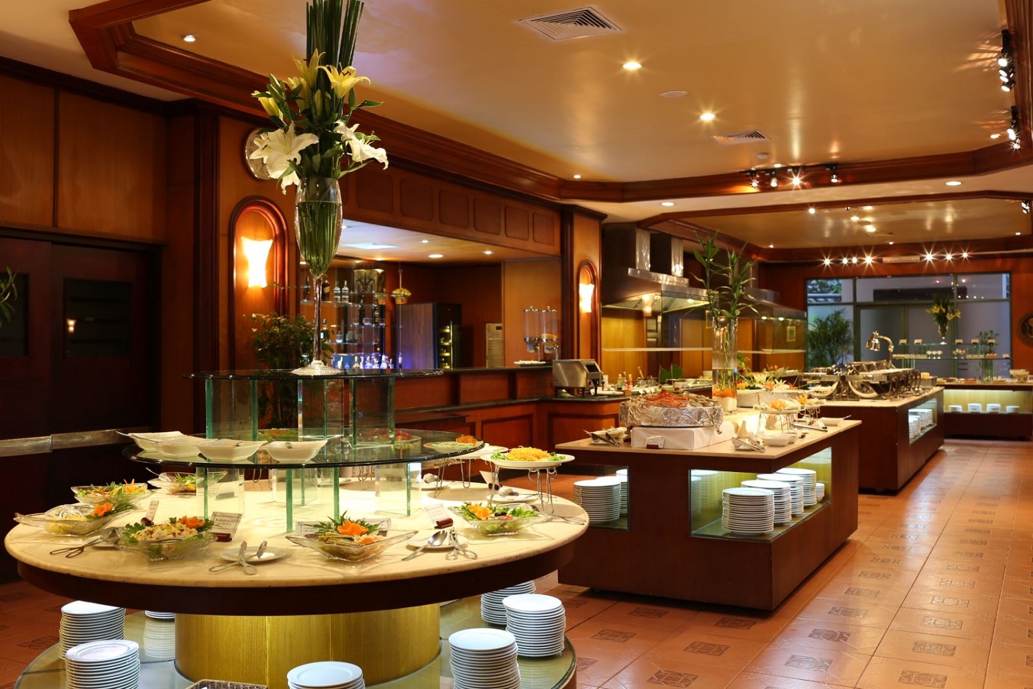 Four Seasons - No nê với bữa tiệc buffet kết hợp món Á - Âu