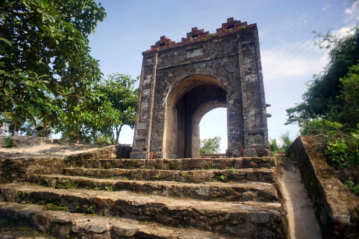 Hoành Sơn Quan - Khám phá “cổng trời” trên đỉnh Đèo Ngang