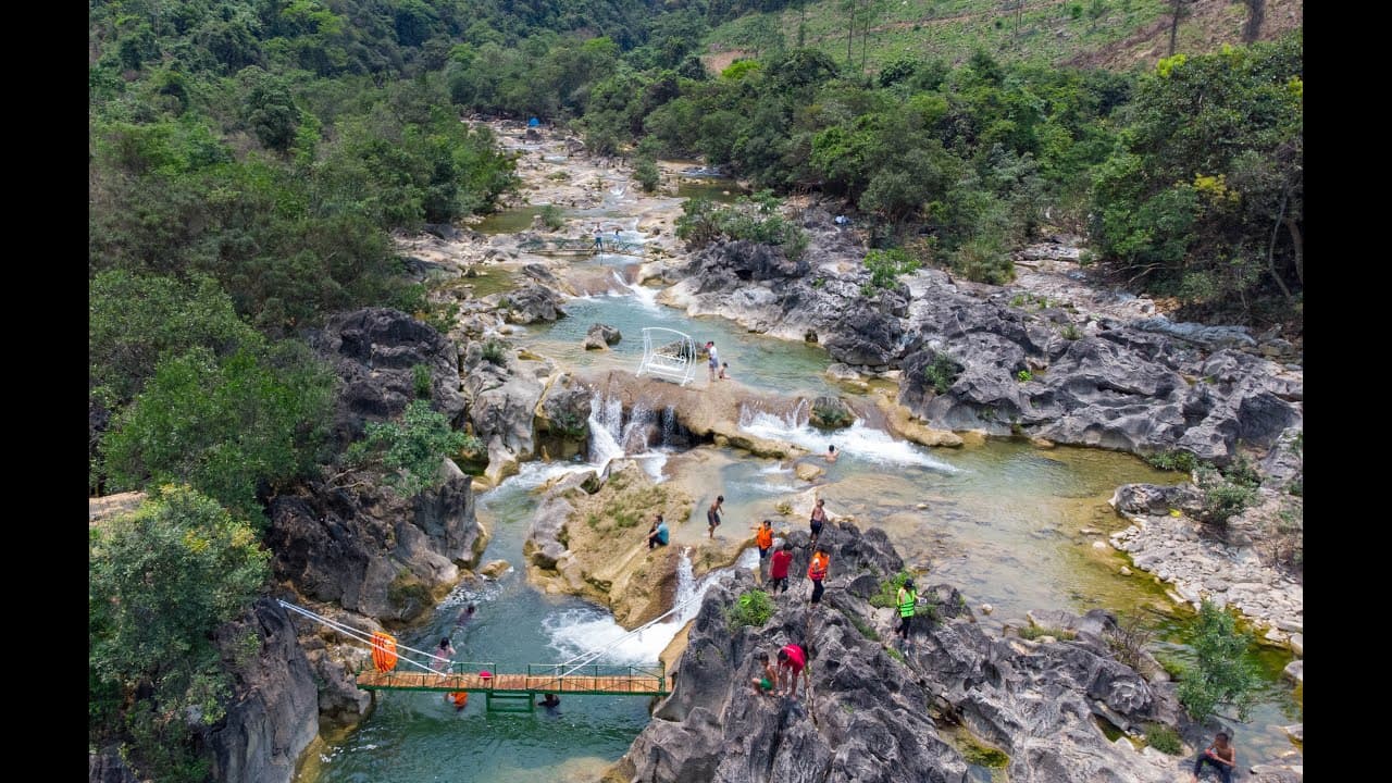 Khe nước lạnh - Thiên đường tắm suối