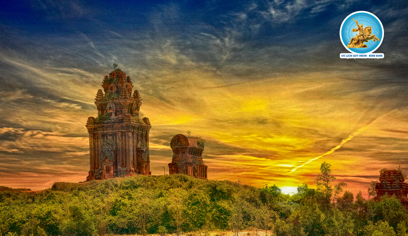 Tháp Bánh Ít -  Đẹp kỳ vĩ kiến trúc Chăm pa cổ