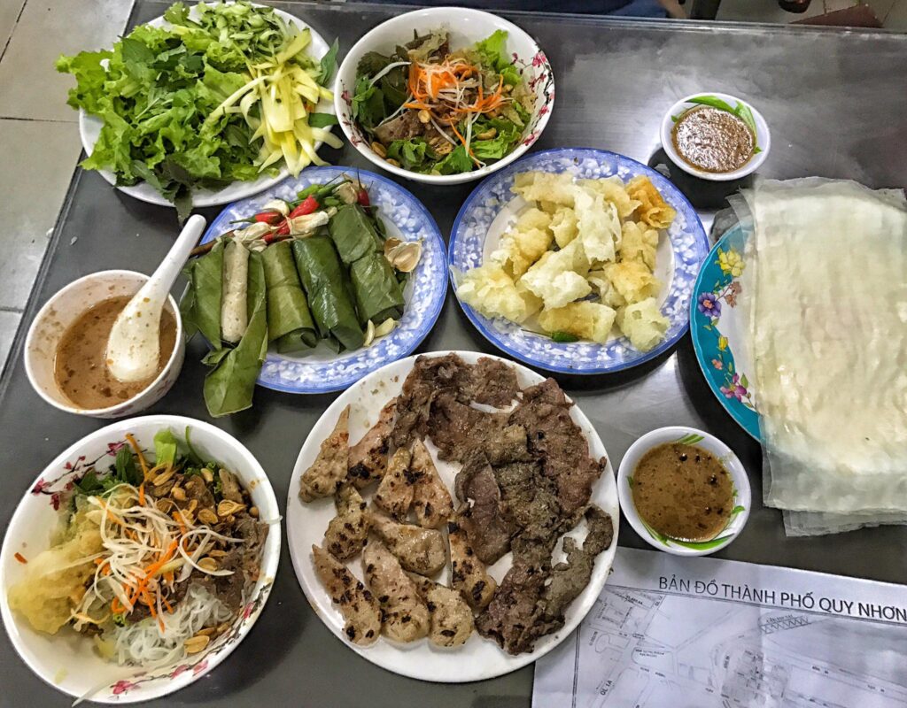 Bún khô và nem chả Cô Mười – Đặc sản Quy Nhơn, Bình Định