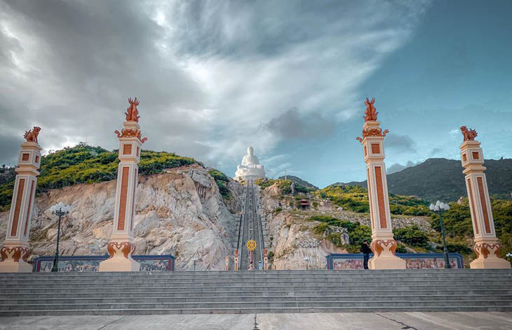 Tượng Phật Chùa Ông Núi – Tượng Phật ngồi lớn nhất Đông Nam Á tại Bình Định