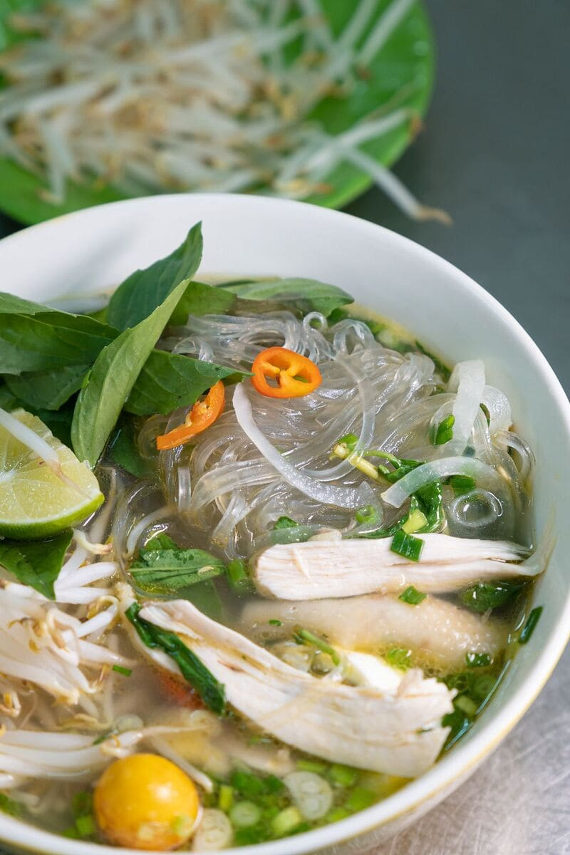 Phở – Miến Gà Kỳ Đồng: Món ăn mộc mạc, đậm đà giữa lòng thành phố