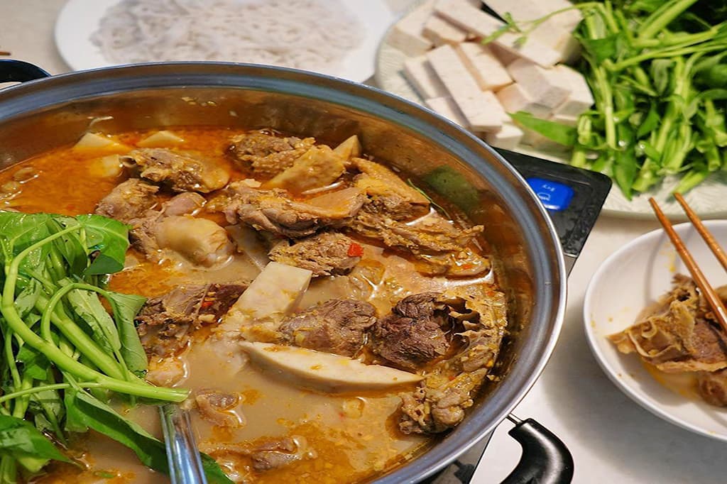Lẩu Vịt Nấu Chao Thành Giao – Hương vị đậm đà giữa lòng Cần Thơ