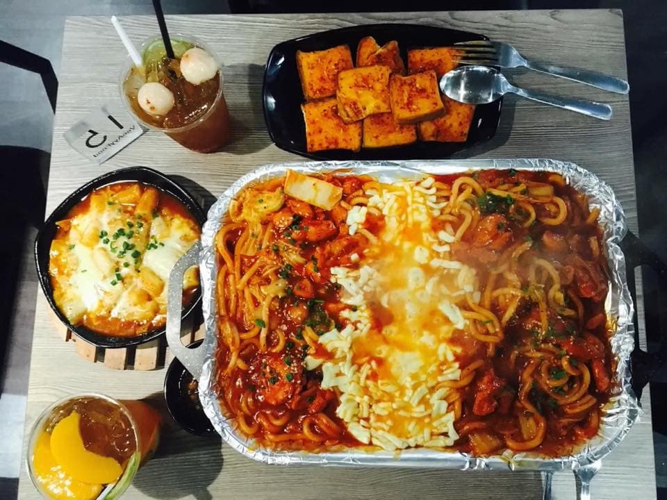 Vee Ayy Food – Ẩm thực Hàn Quốc “xịn sò” với giá sinh viên giữa lòng Sài Gòn