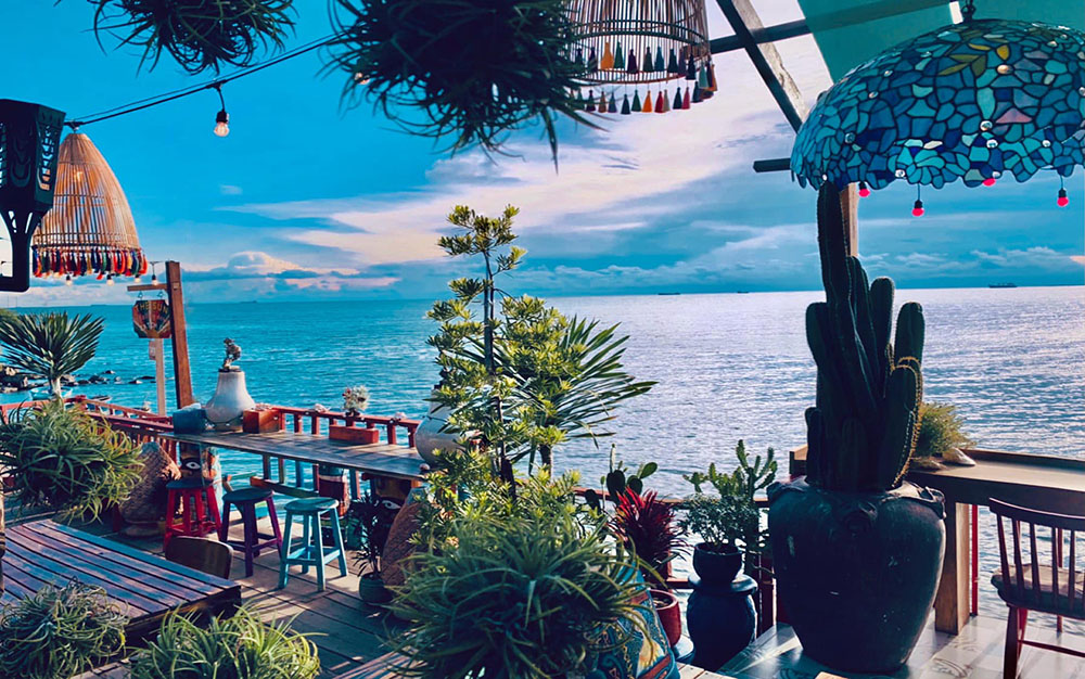 Beach Stop Lounge & Café - View biển ngắm hoàng hôn đầy sắc màu